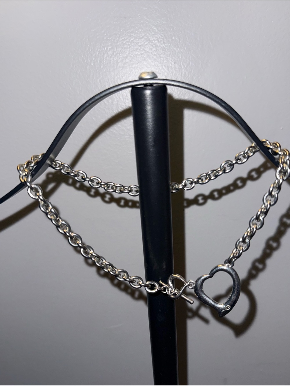 Vintage Y2K GUESS Silver Tone Heart Toggle Choker Chain Necklace Logo